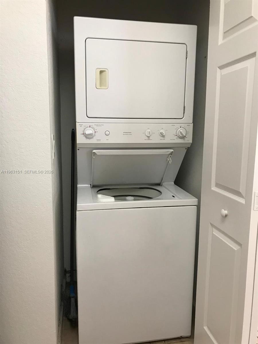 VILLAS AT CARMEL CONDO NO - Residential