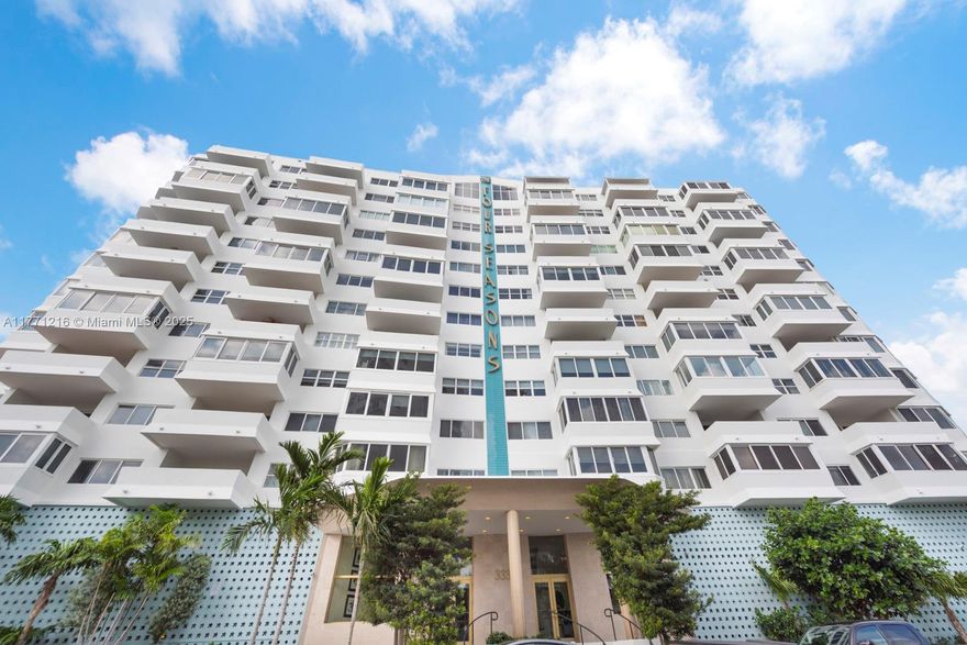 Located just off Las Olas Blvd on beautiful Sunset Lake this exceptional condo offers a stunning just renovated two-bedroom, one large unique bathroom floor plan. The charming and durable limestone floors blend seamlessly with the modern touches, including a unique bar that complements the sleek, contemporary kitchen. The spacious primary suite features a large walk-in closet, perfect for those who value style and functionality.
Situated in The Four Seasons, a prestigious waterfront building, residents enjoy exclusive amenities such as a 40-ft long heated pool, private boat docks, attended 24/7 front desk, and more. This luxurious retreat combines the best of waterfront living with the convenience of being close to Fort Lauderdale's renowned shopping, dining and entertainment options.