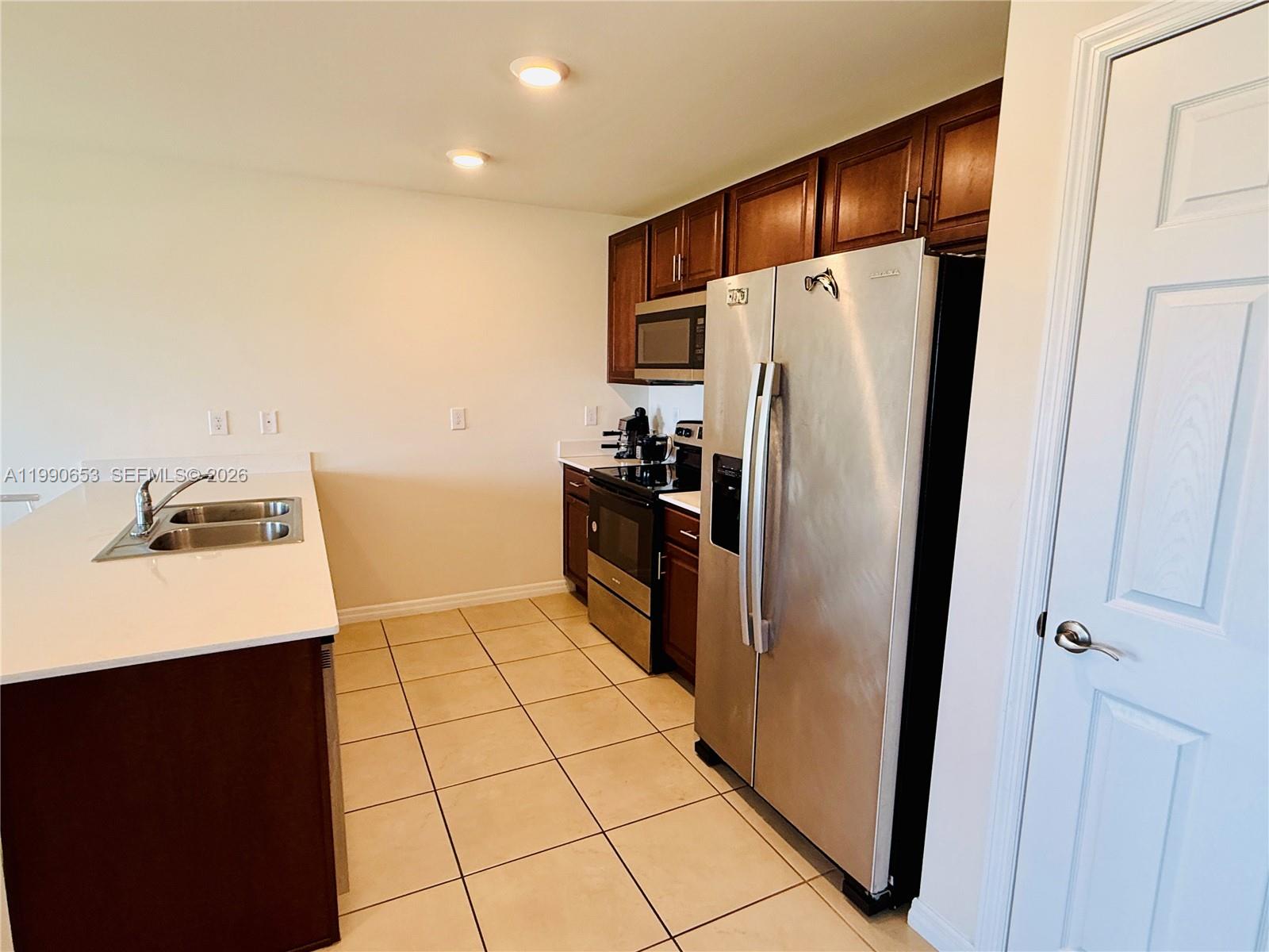 PORT LaBELLE UNIT 12 - Residential Lease