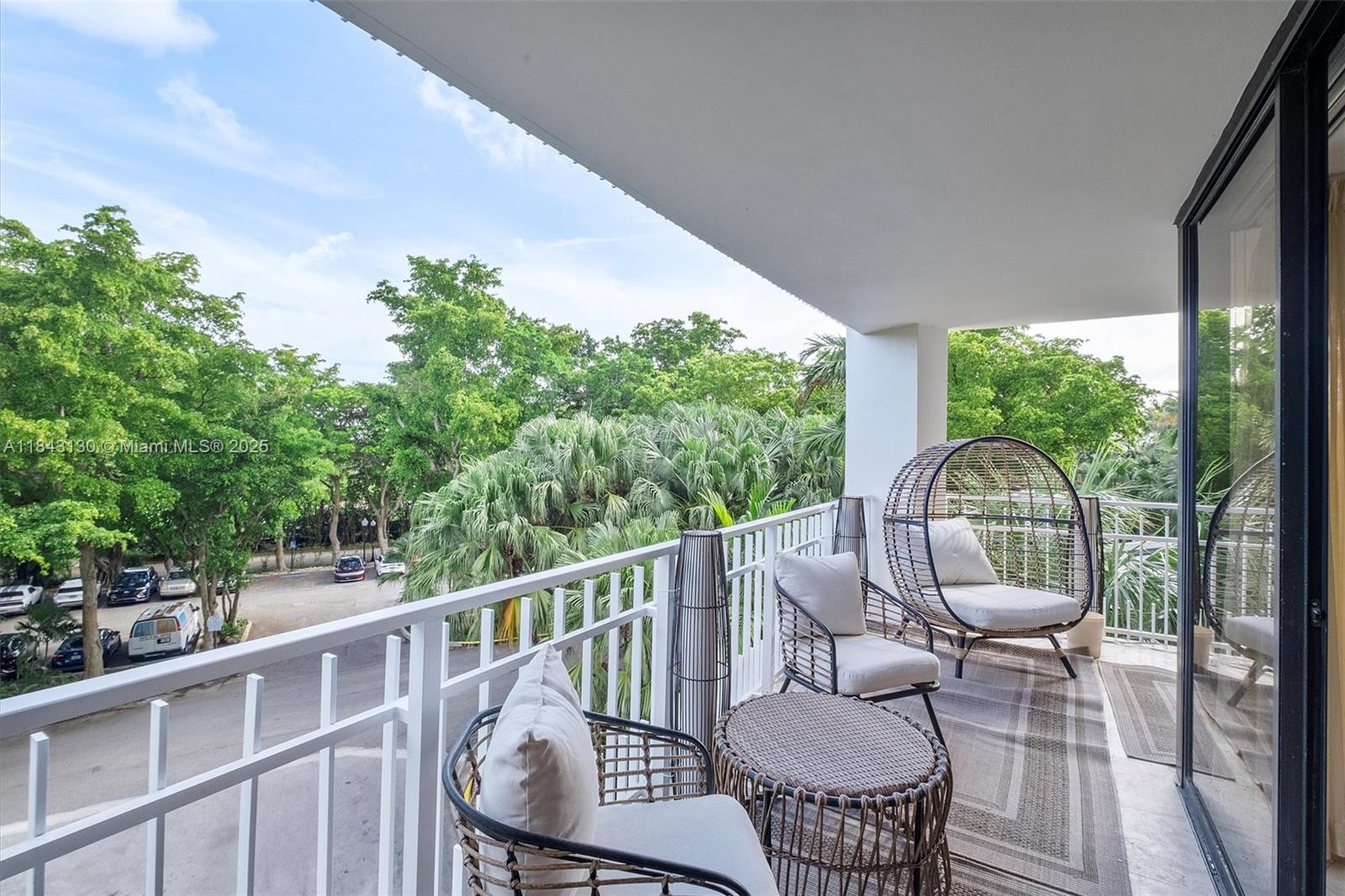 TOWERS OF QUAYSIDE CONDO - Residential