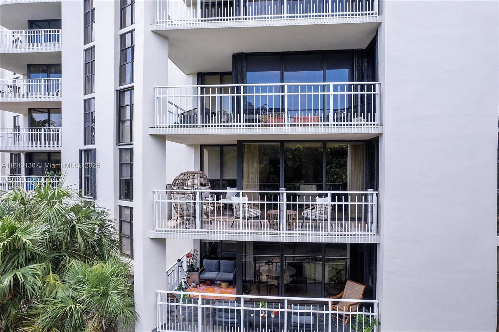 TOWERS OF QUAYSIDE CONDO - Residential