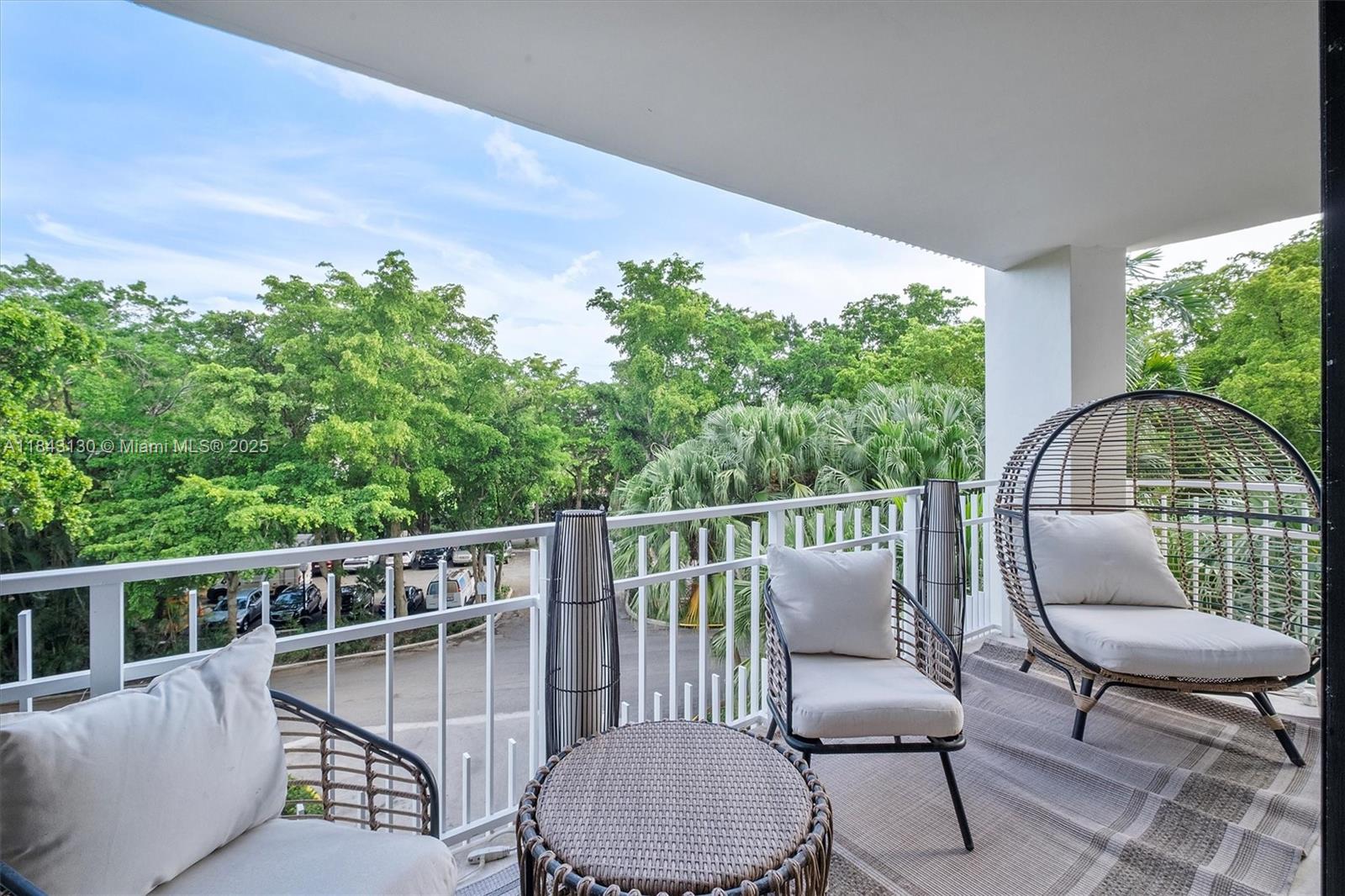 TOWERS OF QUAYSIDE CONDO - Residential