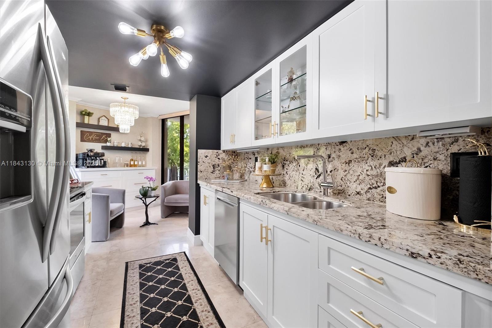 TOWERS OF QUAYSIDE CONDO - Residential