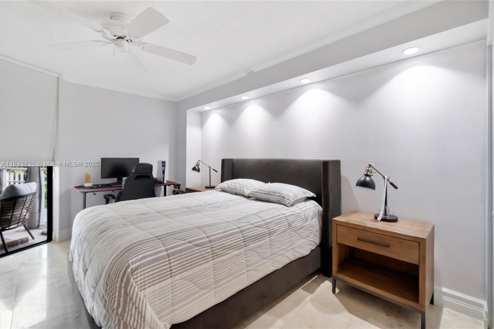 TOWERS OF QUAYSIDE CONDO - Residential