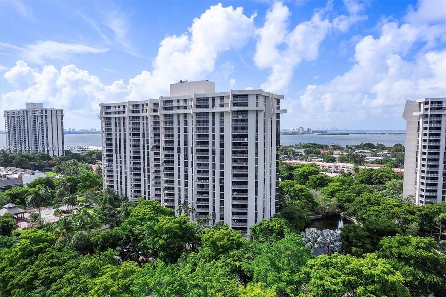 Experience resort-style living in this spacious 2-bedroom residence at Quayside! Featuring a modern kitchen with stainless steel appliances, breakfast nook, and dedicated dining area. Large primary suite includes an updated bath, & oversized custom walk-in closet. Enjoy the convenience of an assigned parking space, valet service, and a private storage unit. Quayside offers security and a lush tropical grounds with a marina and waterfront walking paths plus world-class amenities: a full-service spa and fitness center, indoor lap pool, multiple outdoor pools, clubhouse, BBQ areas, tennis & pickleball courts, racquetball, basketball, playground, dog park, & an on-site restaurant & bar with weekly social events. 40-year recertification & reserves complete — enjoy premium Miami living!