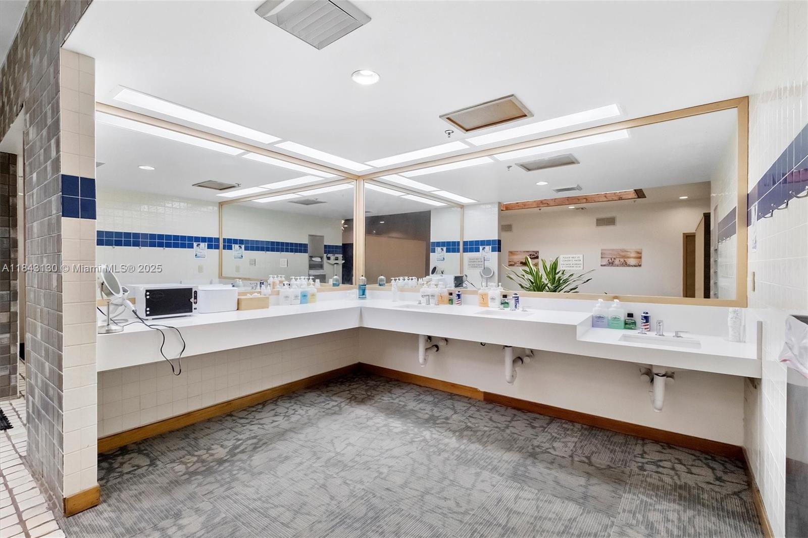 TOWERS OF QUAYSIDE CONDO - Residential