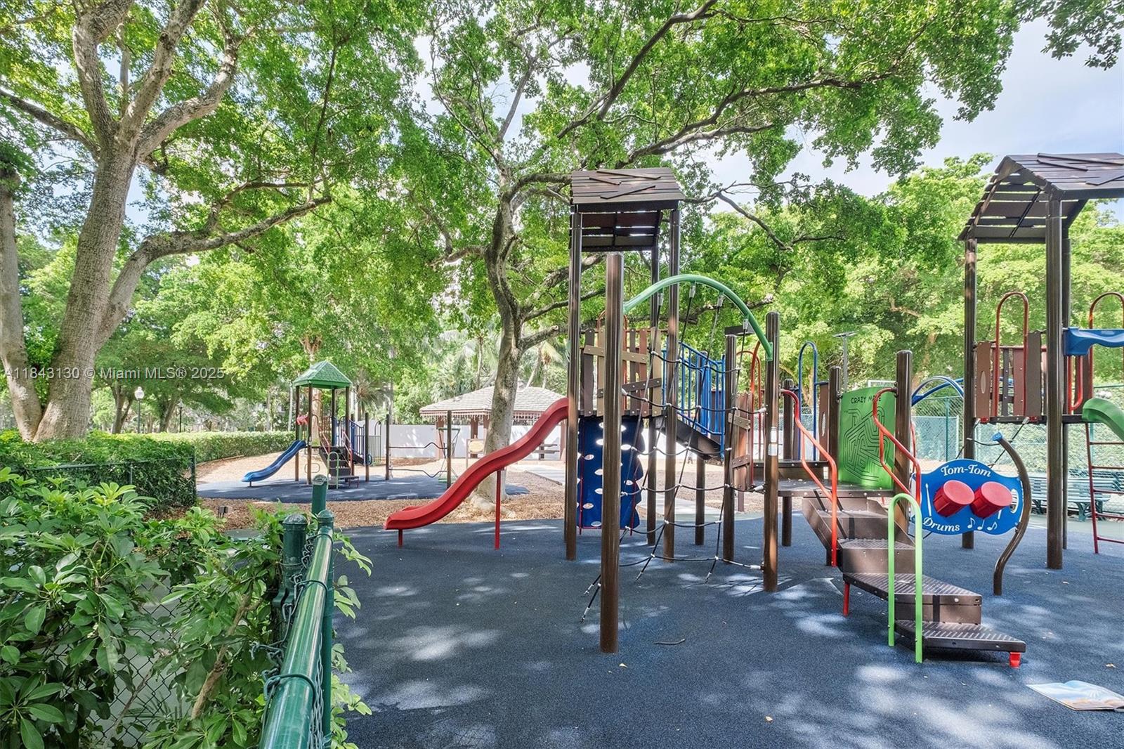 TOWERS OF QUAYSIDE CONDO - Residential