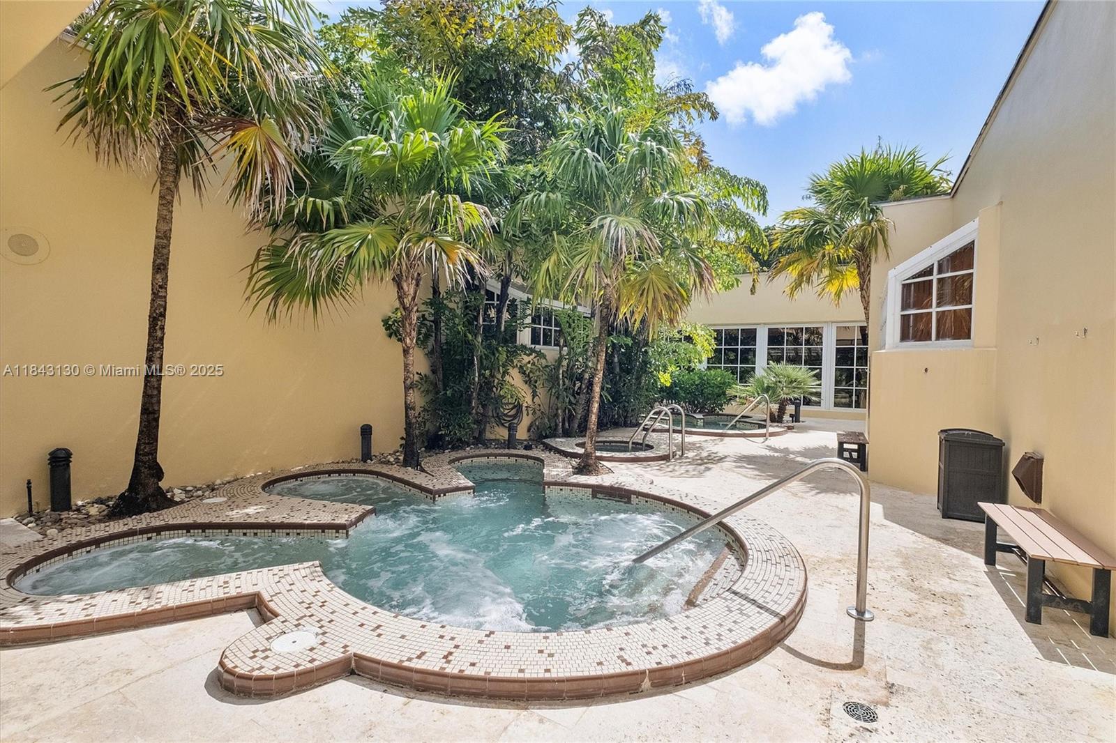 TOWERS OF QUAYSIDE CONDO - Residential