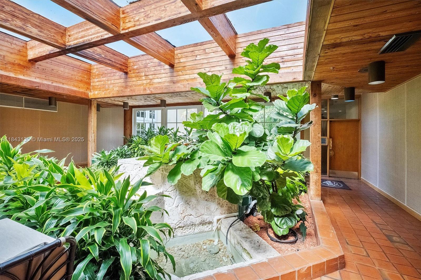 TOWERS OF QUAYSIDE CONDO - Residential