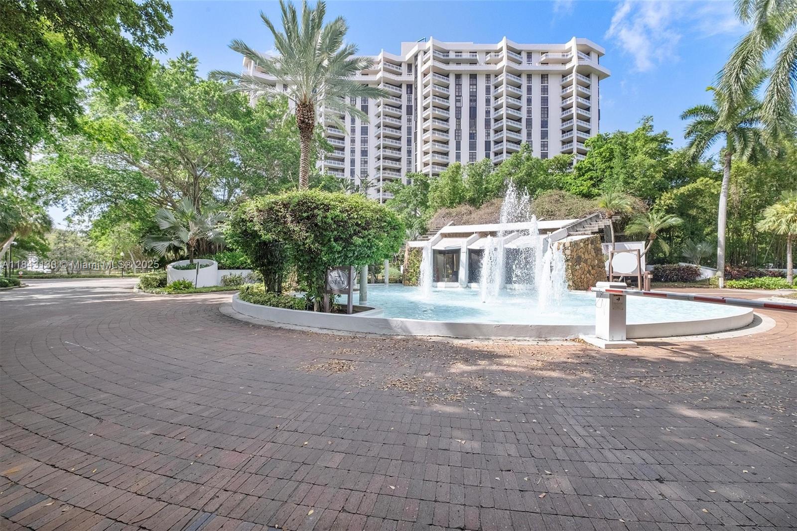 TOWERS OF QUAYSIDE CONDO - Residential