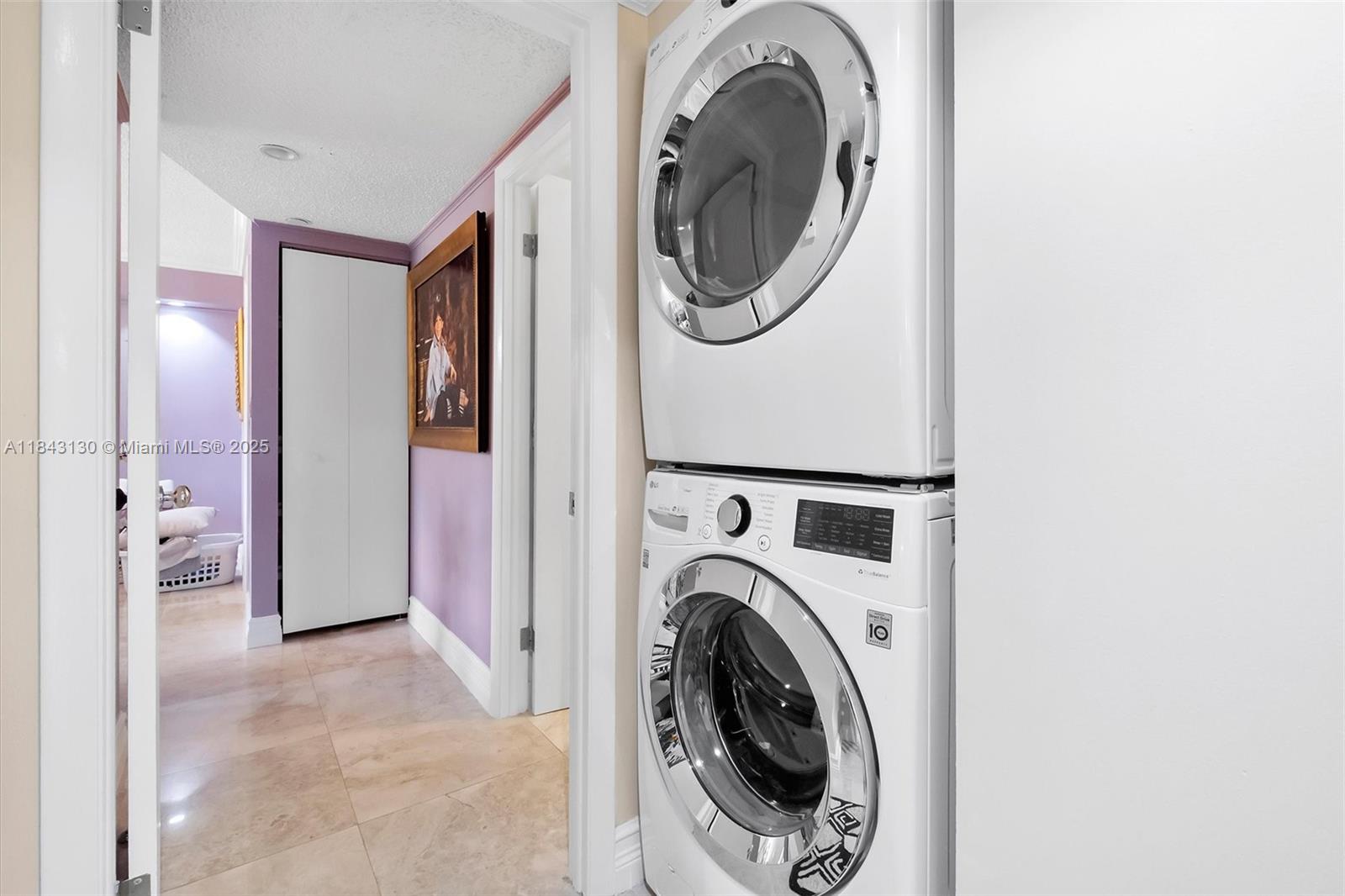 TOWERS OF QUAYSIDE CONDO - Residential