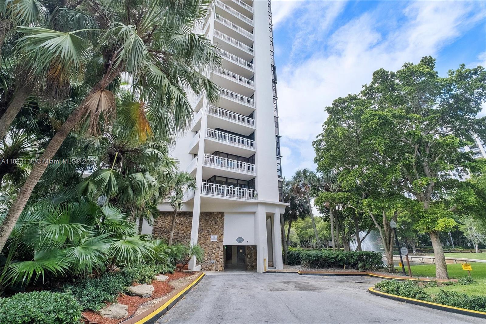 TOWERS OF QUAYSIDE CONDO - Residential