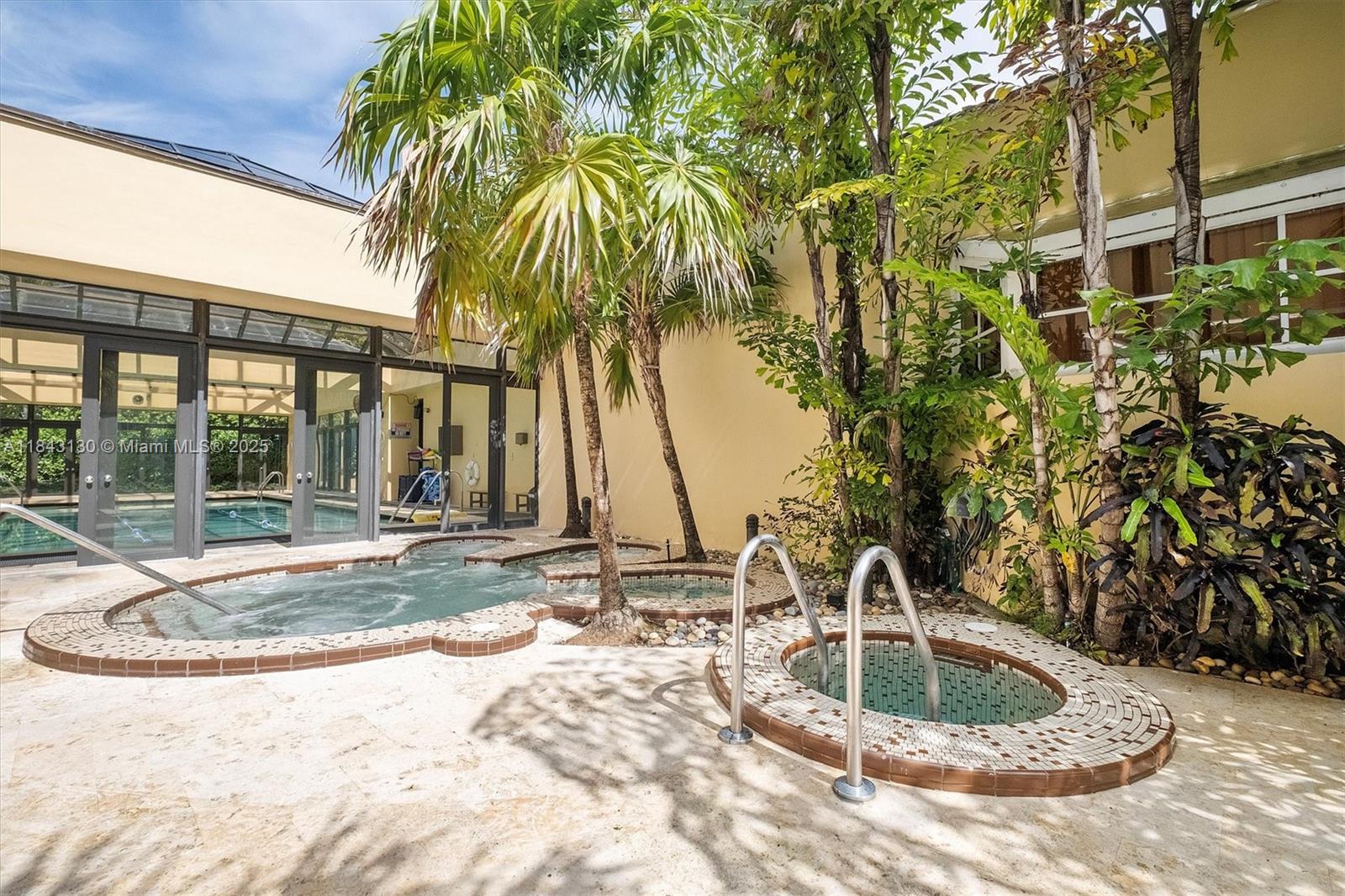 TOWERS OF QUAYSIDE CONDO - Residential