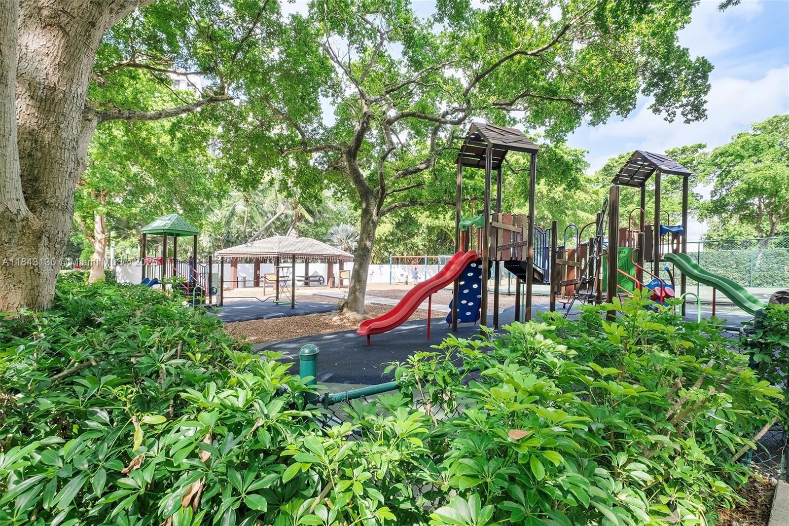 TOWERS OF QUAYSIDE CONDO - Residential