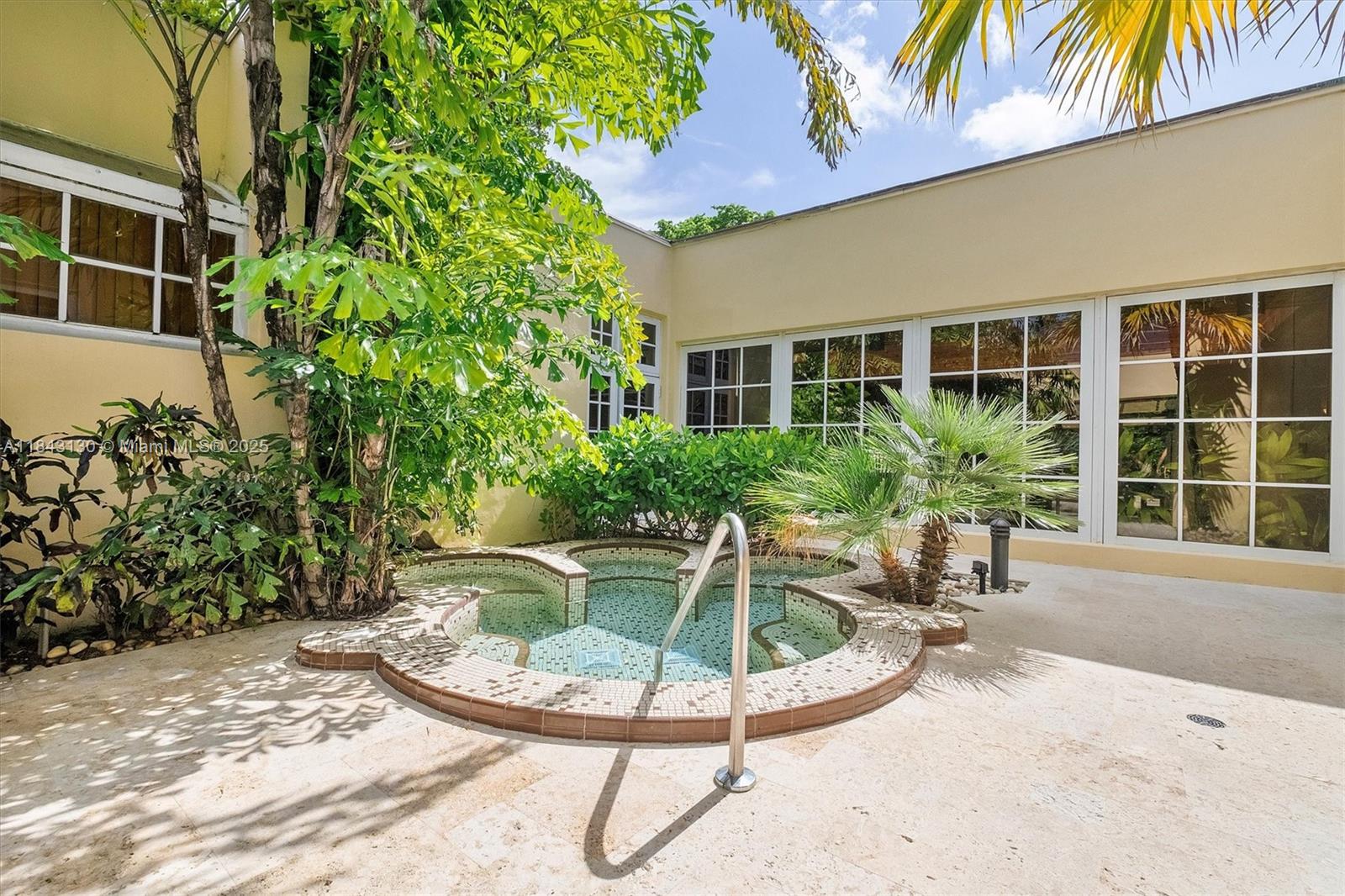 TOWERS OF QUAYSIDE CONDO - Residential