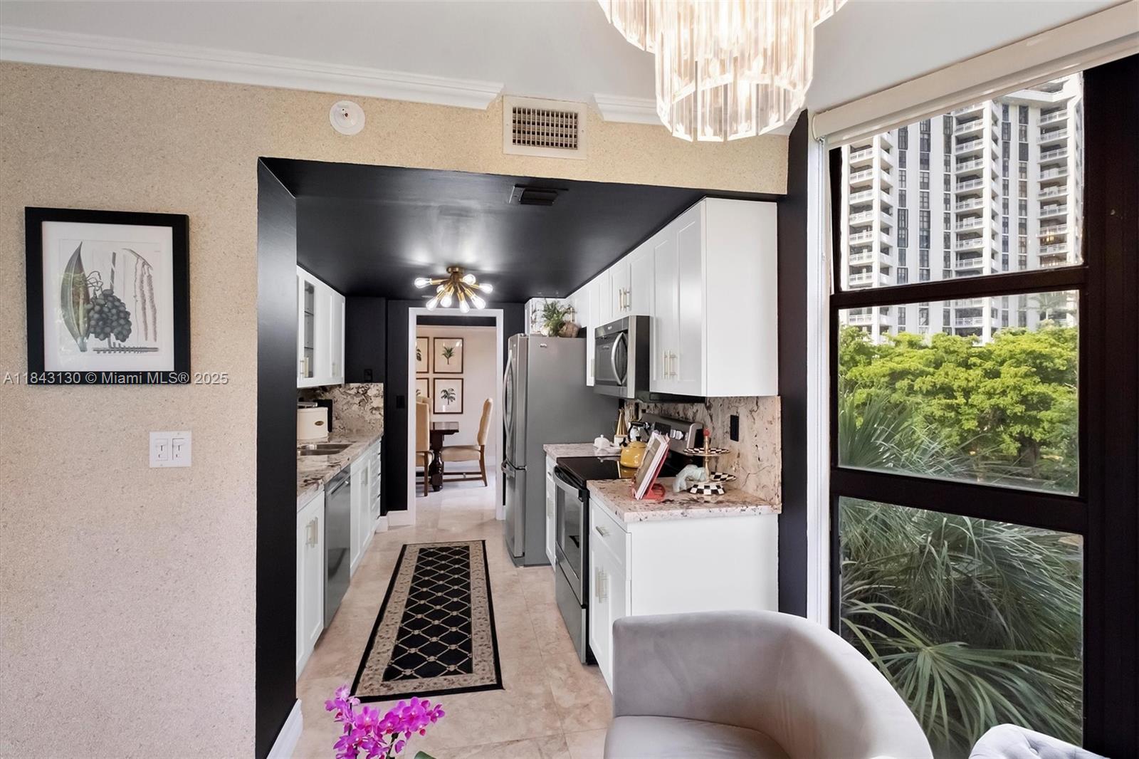 TOWERS OF QUAYSIDE CONDO - Residential