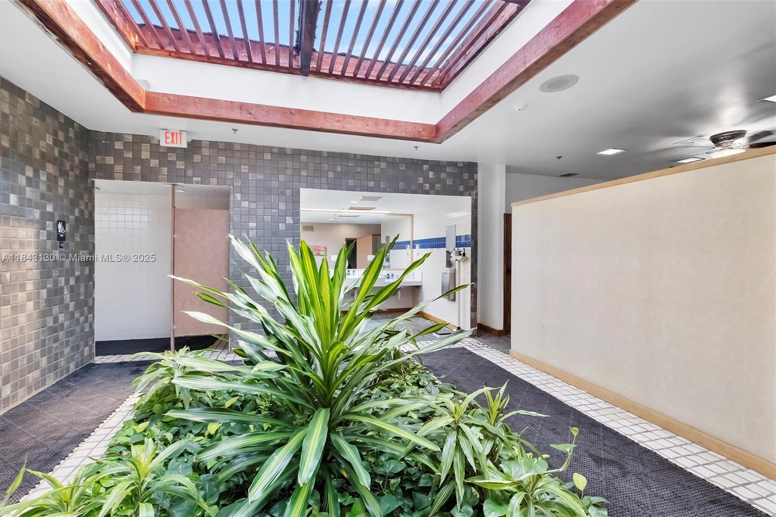 TOWERS OF QUAYSIDE CONDO - Residential