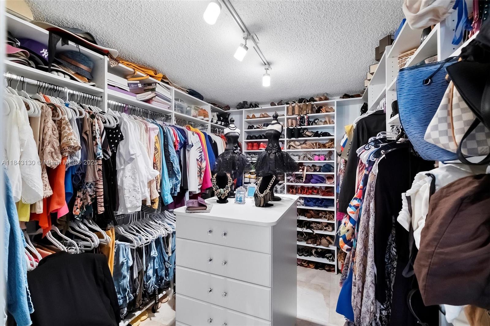 TOWERS OF QUAYSIDE CONDO - Residential