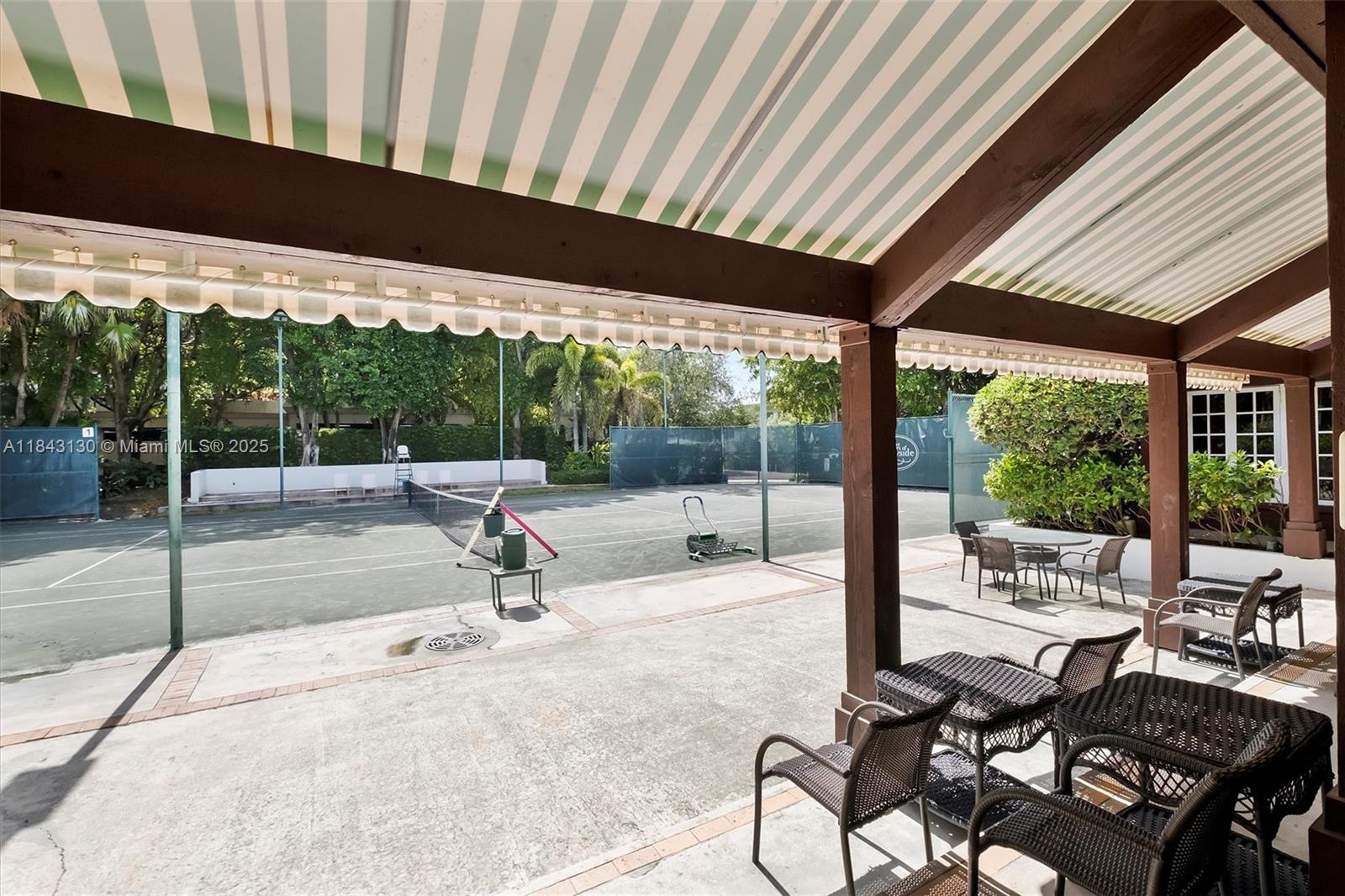 TOWERS OF QUAYSIDE CONDO - Residential