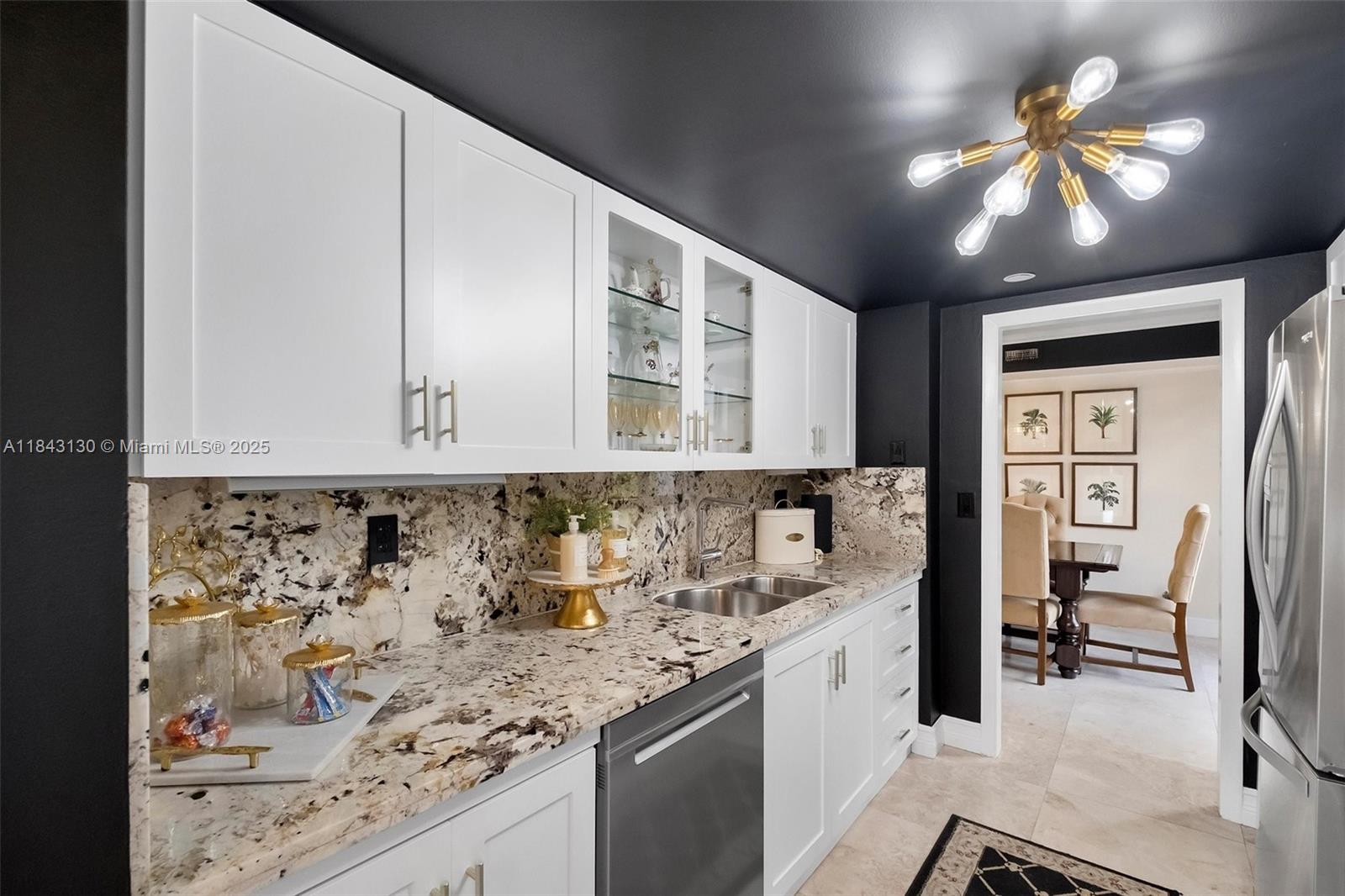 TOWERS OF QUAYSIDE CONDO - Residential