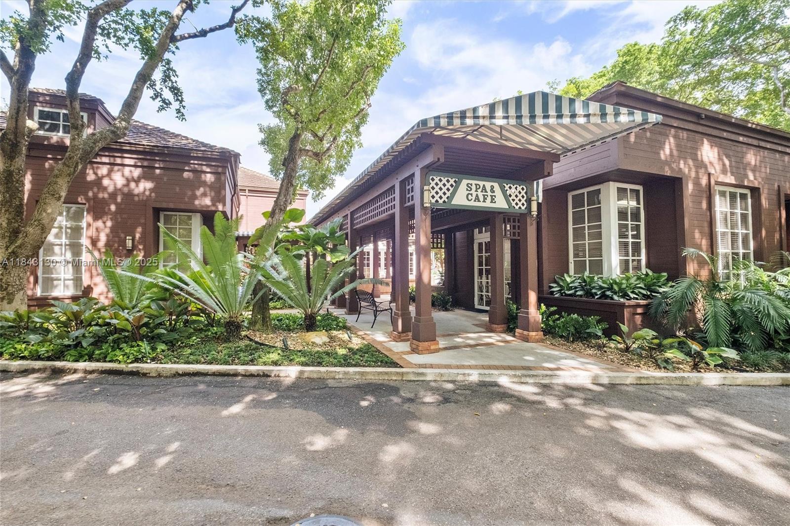 TOWERS OF QUAYSIDE CONDO - Residential