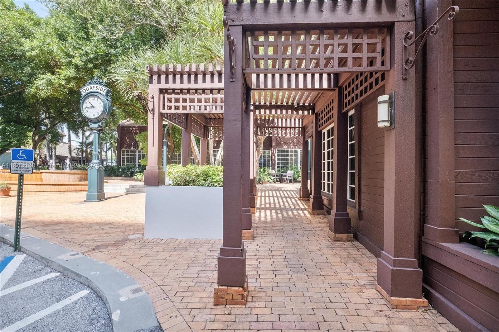 TOWERS OF QUAYSIDE CONDO - Residential