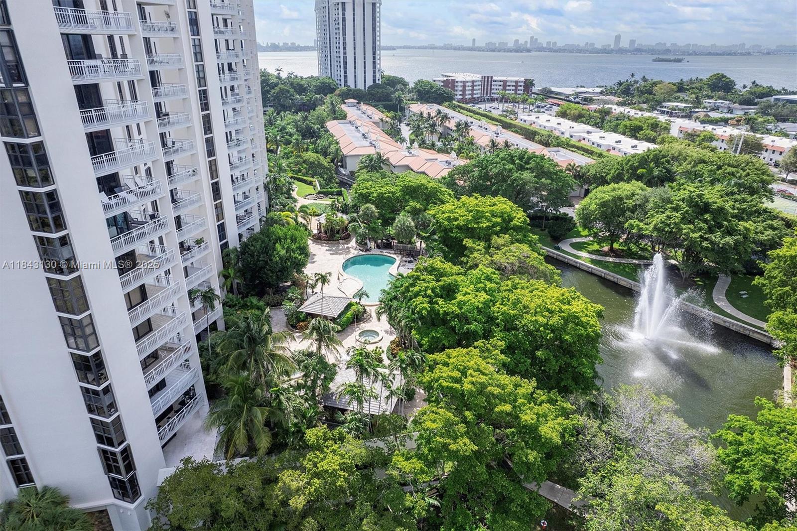 TOWERS OF QUAYSIDE CONDO - Residential