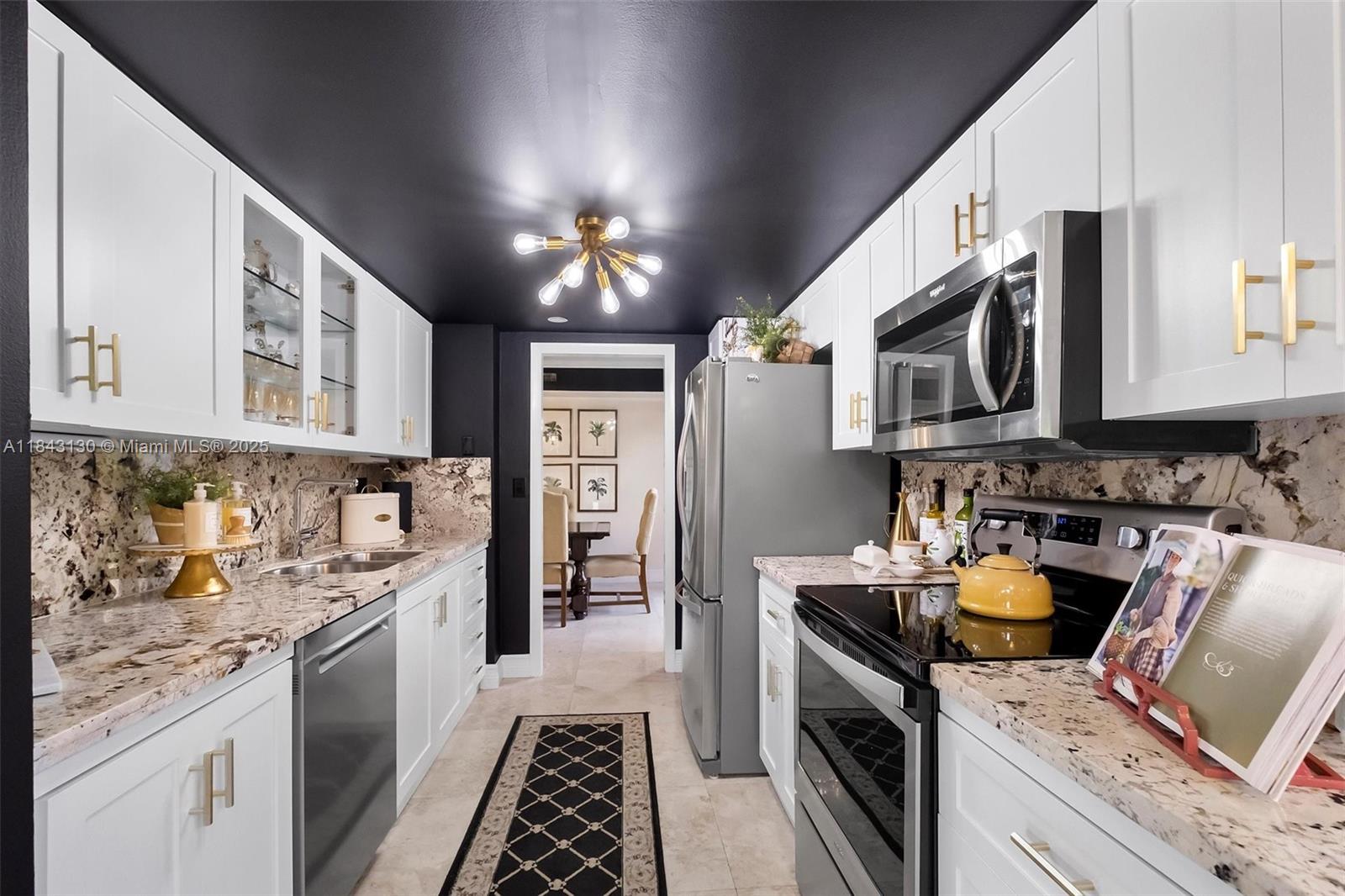 TOWERS OF QUAYSIDE CONDO - Residential