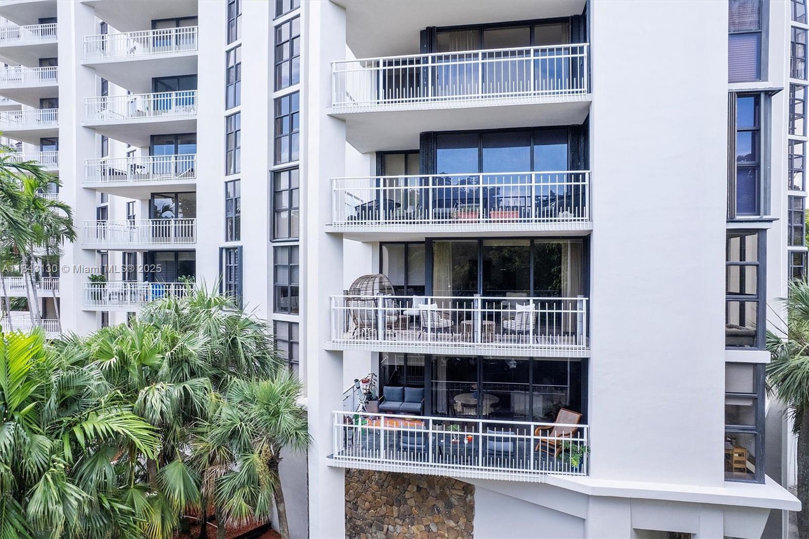 TOWERS OF QUAYSIDE CONDO - Residential