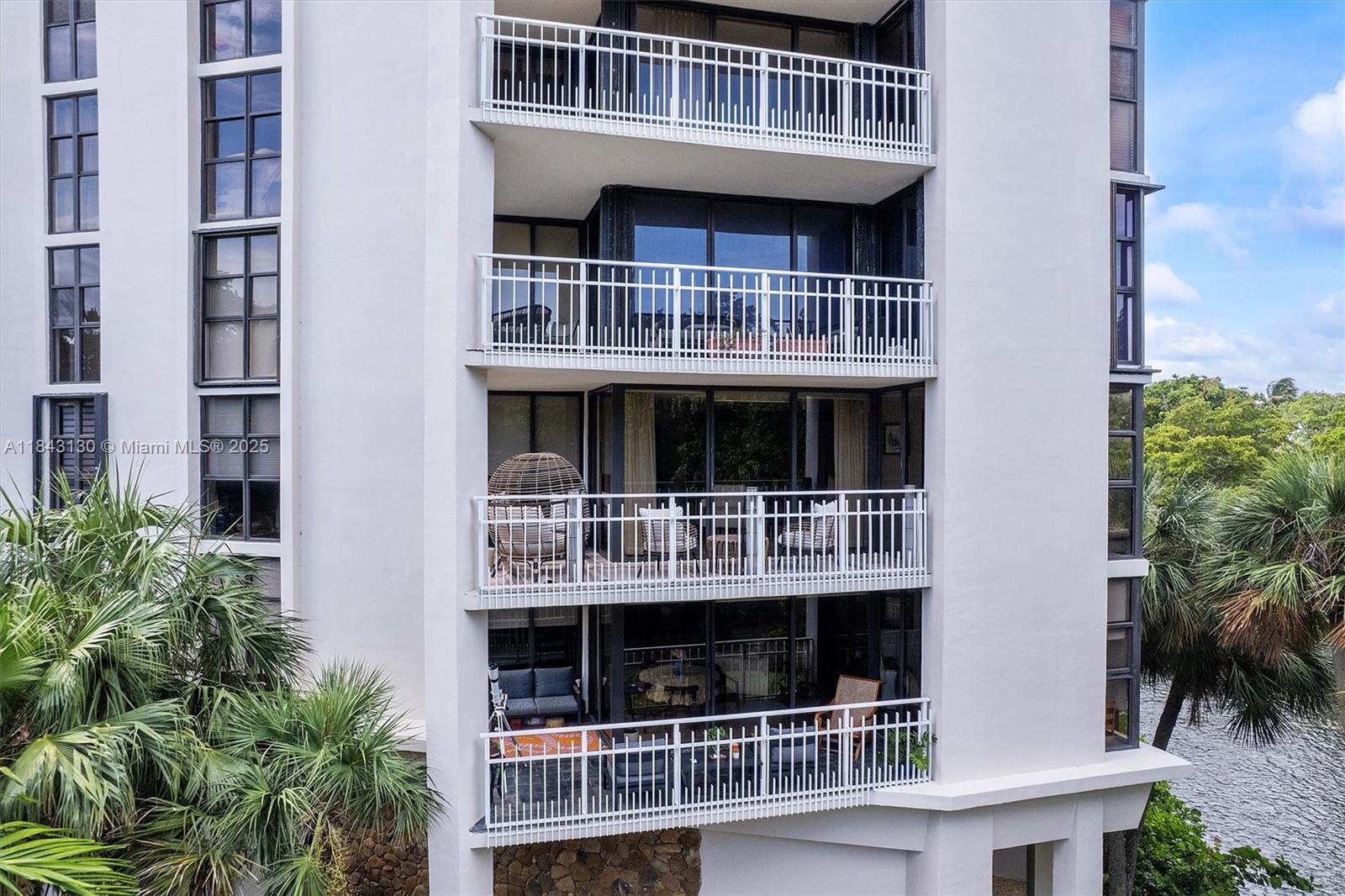 TOWERS OF QUAYSIDE CONDO - Residential