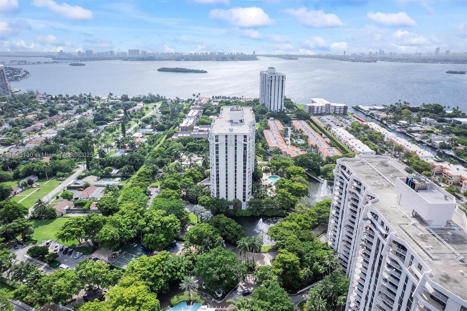 TOWERS OF QUAYSIDE CONDO - Residential