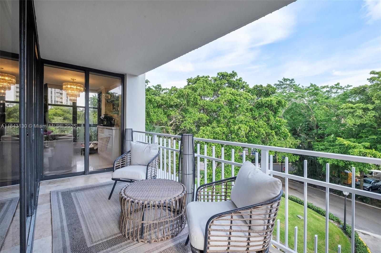 TOWERS OF QUAYSIDE CONDO - Residential