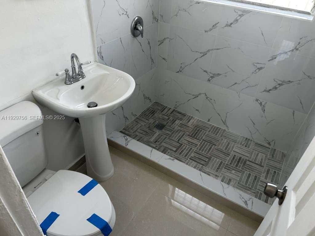 CRAVATTS ALLAPATTAH HOMES - Residential Lease