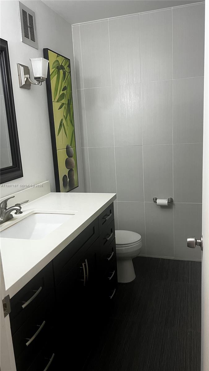 BEVERLY HILLS CONDO NUMBE - Residential