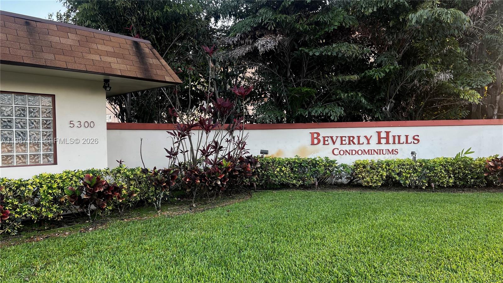 BEVERLY HILLS CONDO NUMBE - Residential