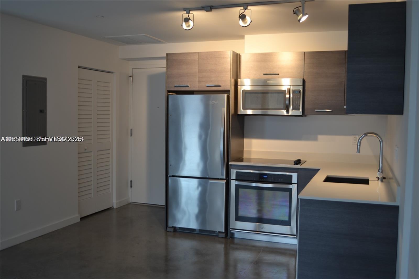 CENTRO CONDO - Residential