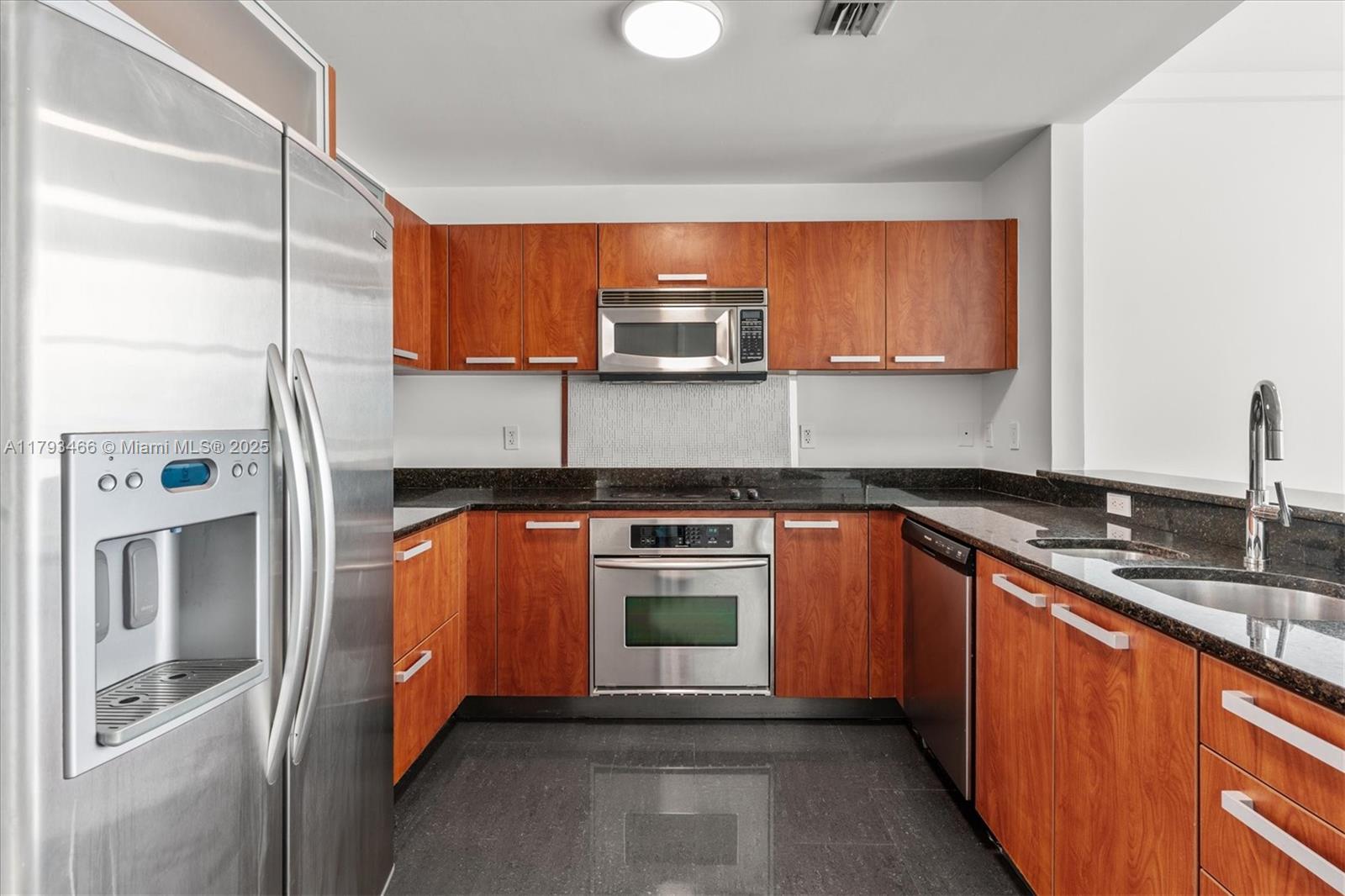 THE ATRIUM AT AVENTURA CO - Residential Lease