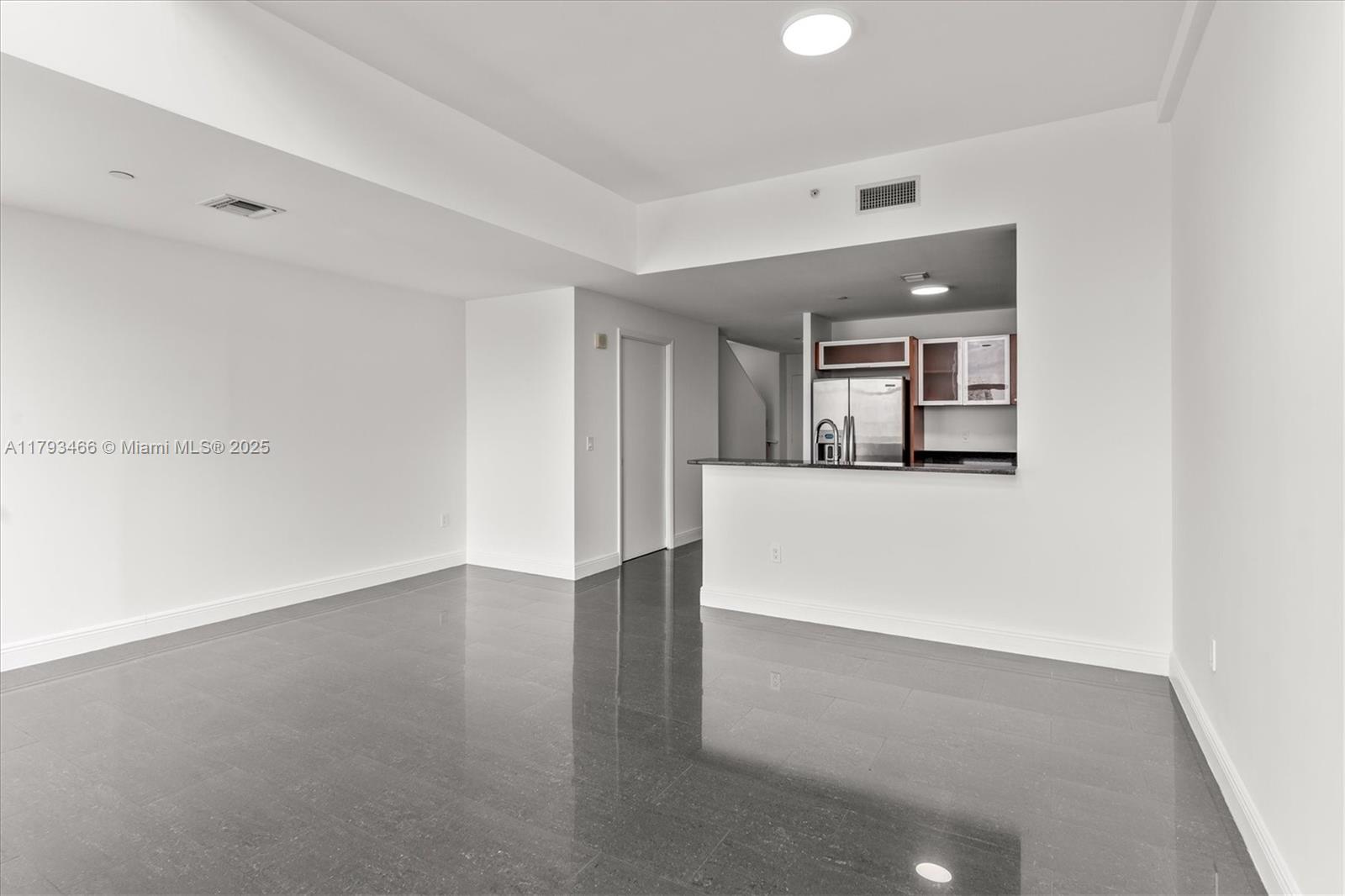 THE ATRIUM AT AVENTURA CO - Residential Lease