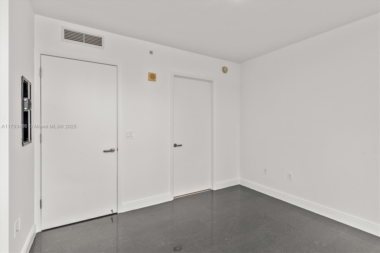 THE ATRIUM AT AVENTURA CO - Residential Lease