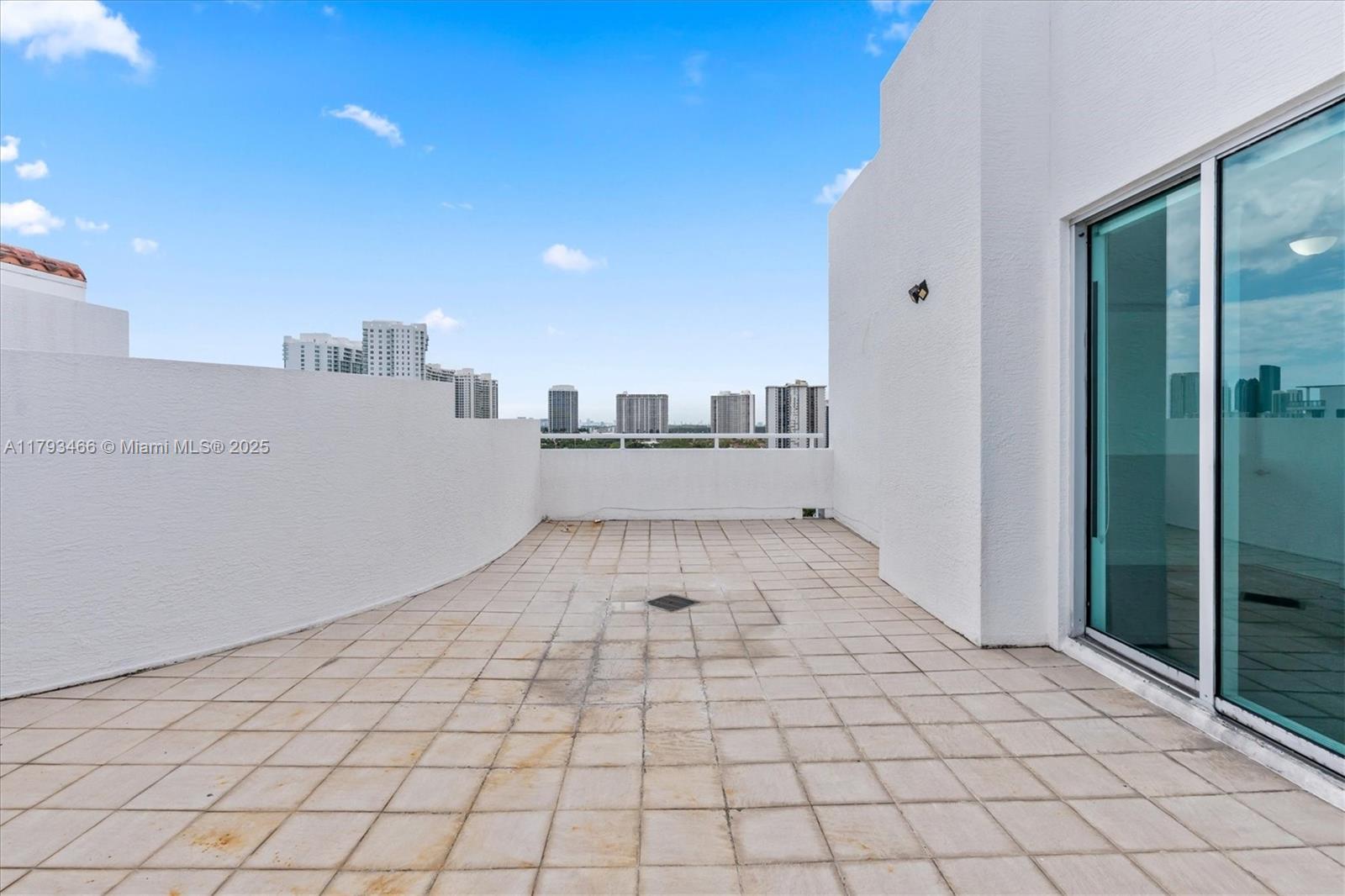 THE ATRIUM AT AVENTURA CO - Residential Lease