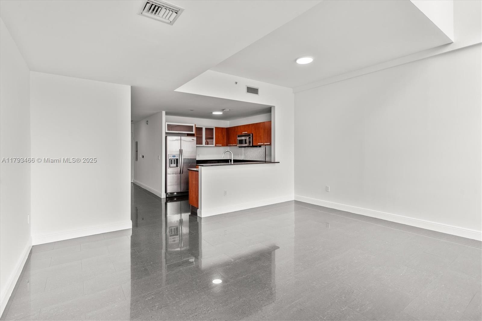 THE ATRIUM AT AVENTURA CO - Residential Lease