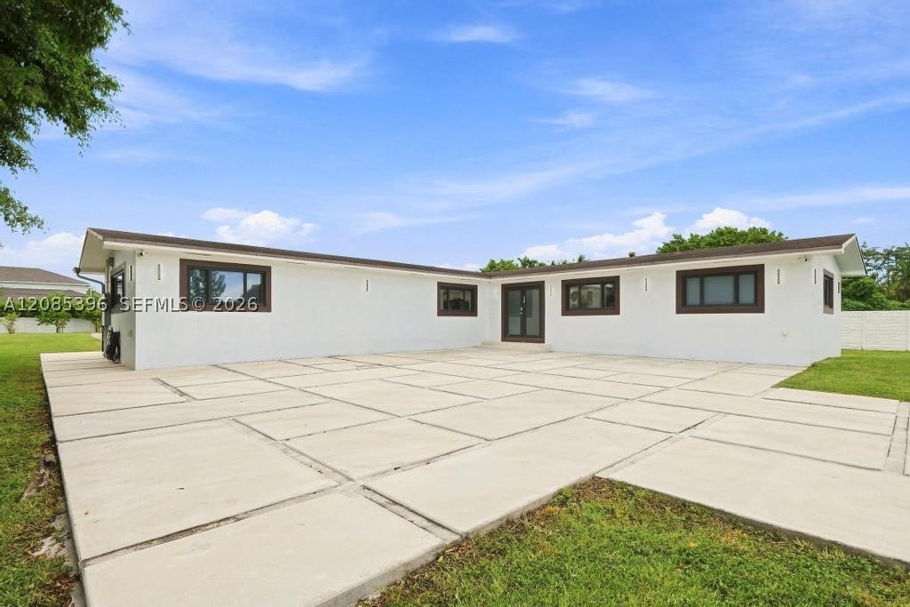 100 NW 120th Ave, Miami, FL, 33182/$1,999,900 3 100 NW 120th Ave