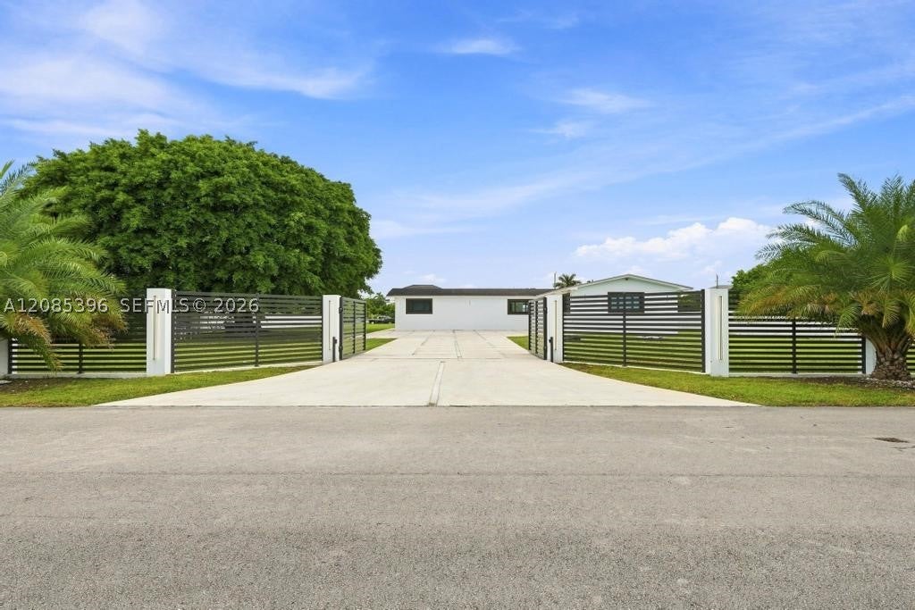 100 NW 120th Ave, Miami, FL, 33182/$1,999,900 1 100 NW 120th Ave