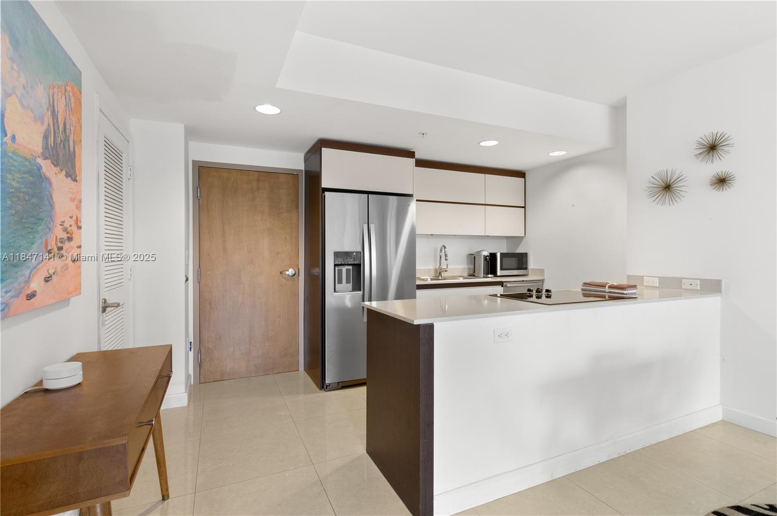 2155 Washington Ct 201