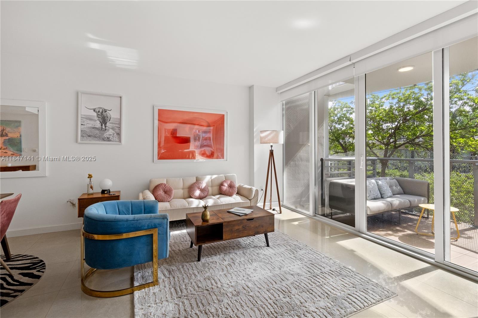 2155 Washington Ct 201