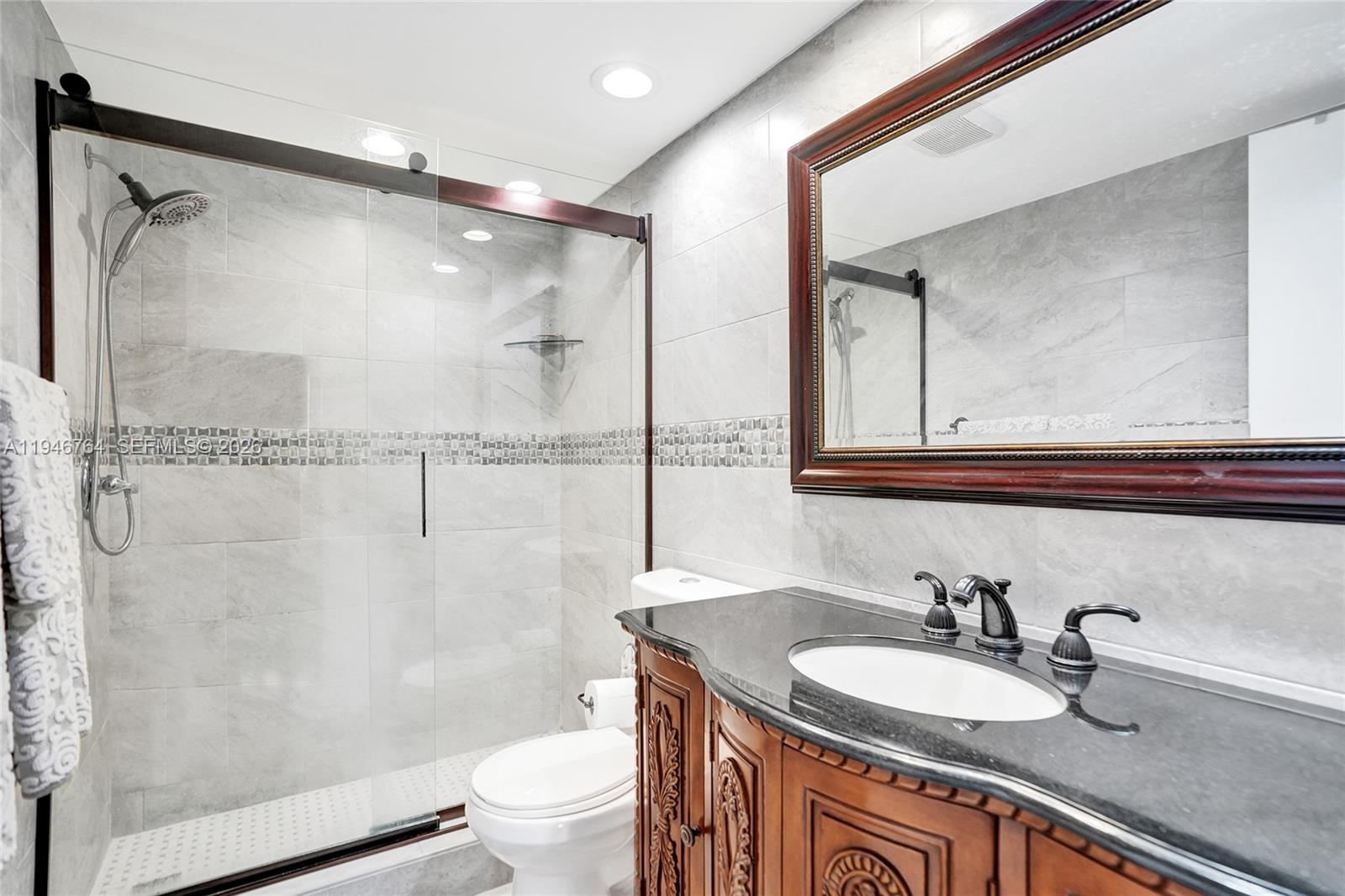 HOLLYBROOK GOLF AND - Residential