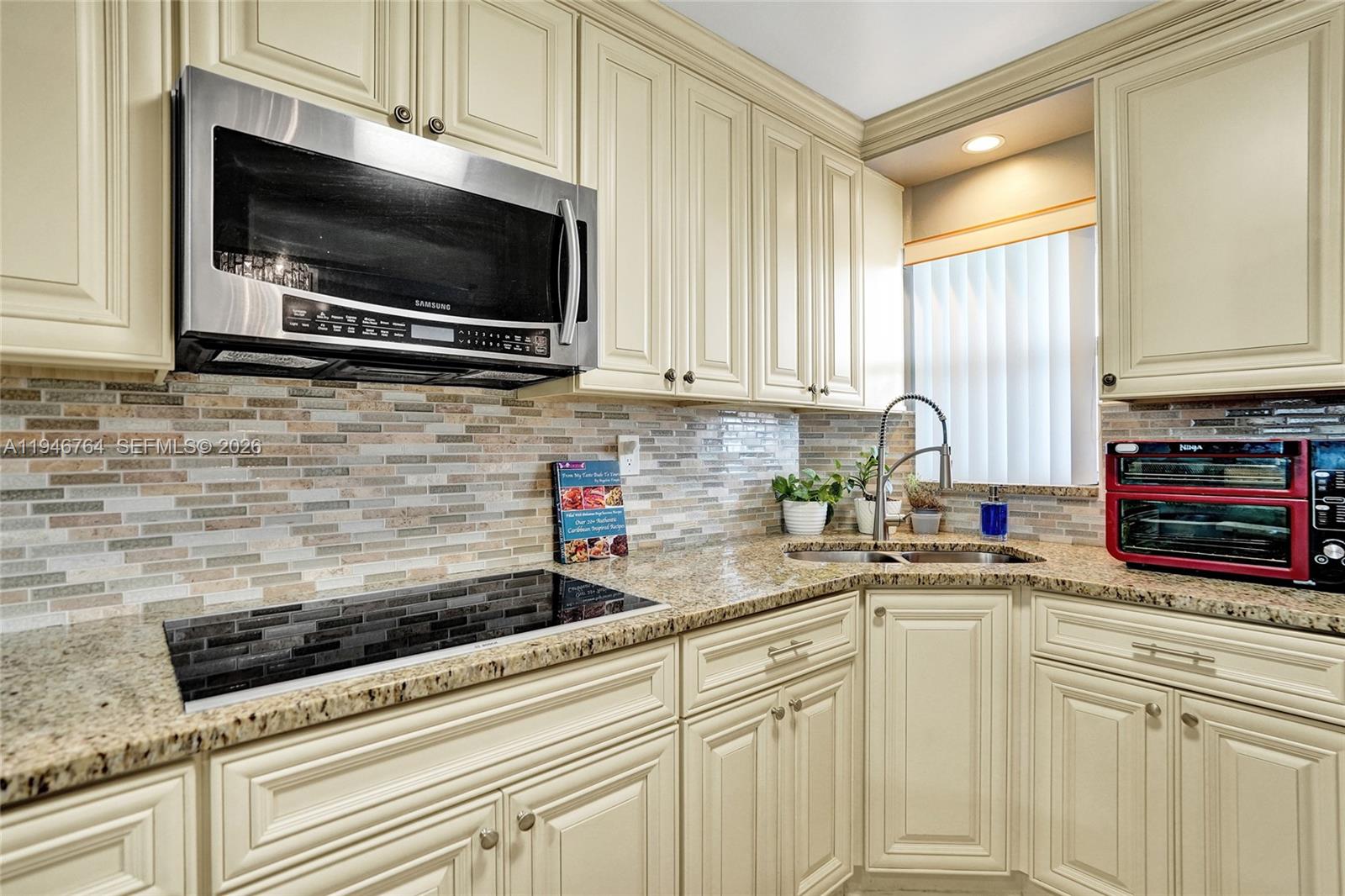 HOLLYBROOK GOLF AND - Residential