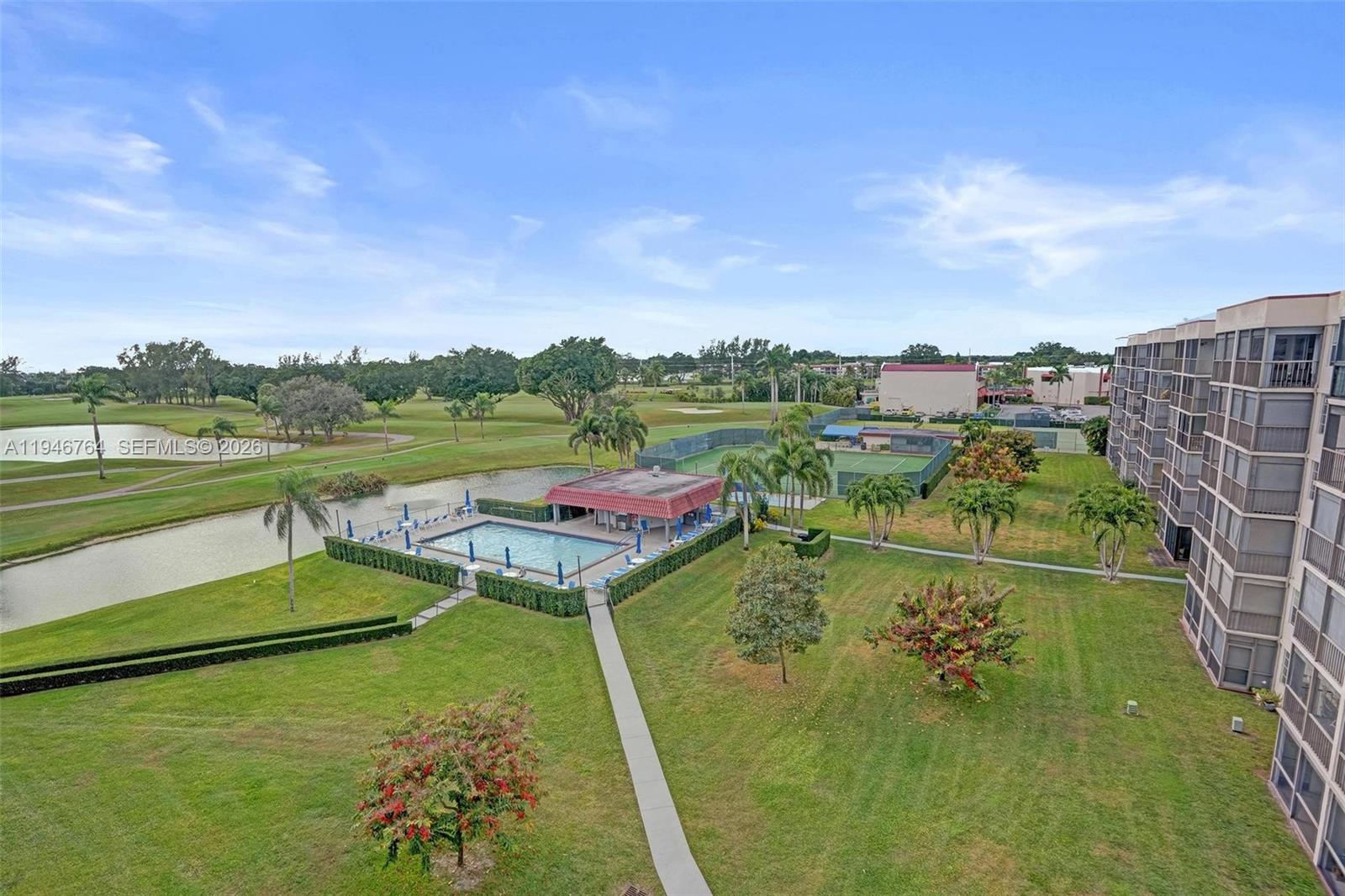 HOLLYBROOK GOLF AND - Residential