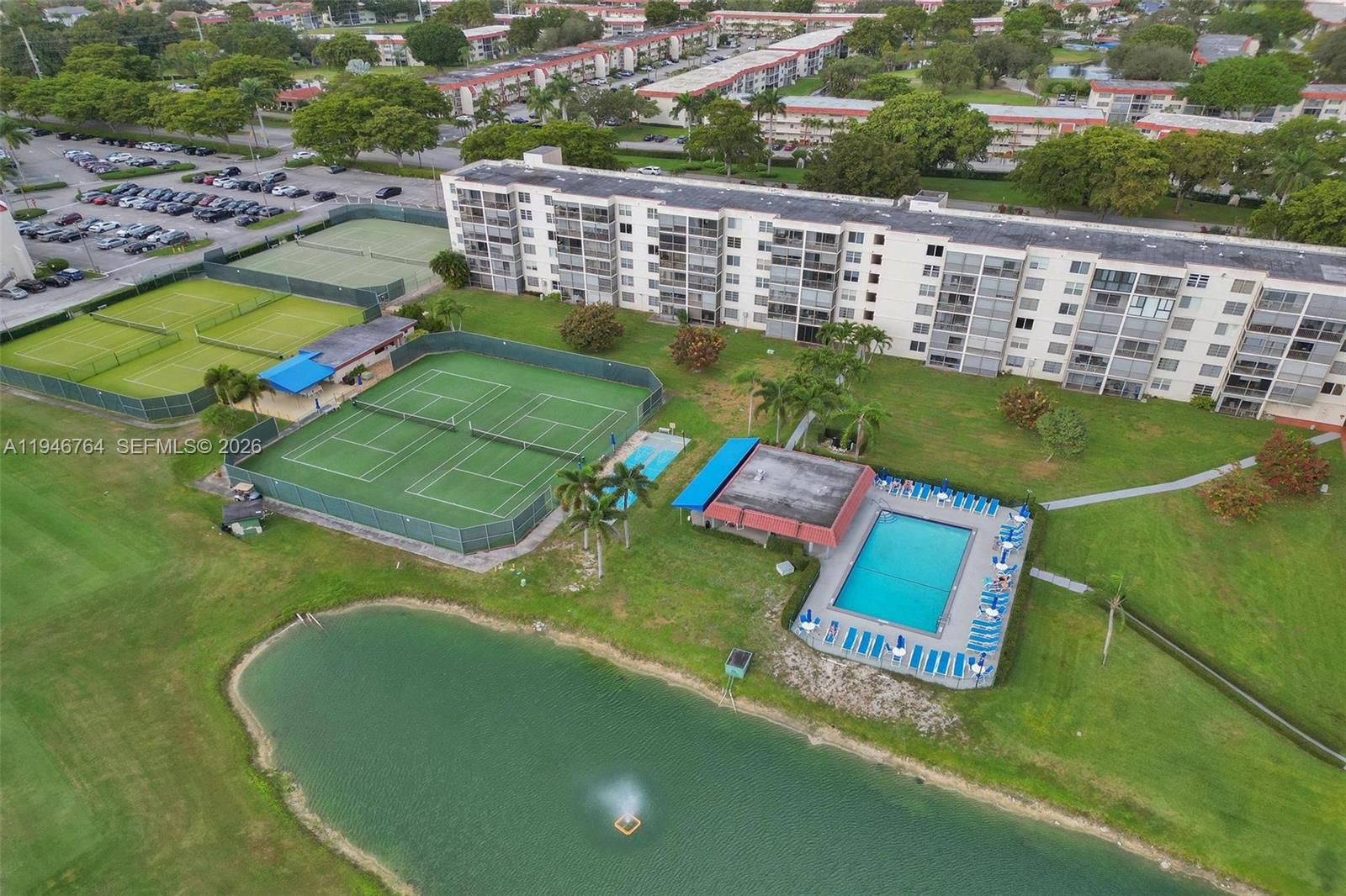 HOLLYBROOK GOLF AND - Residential