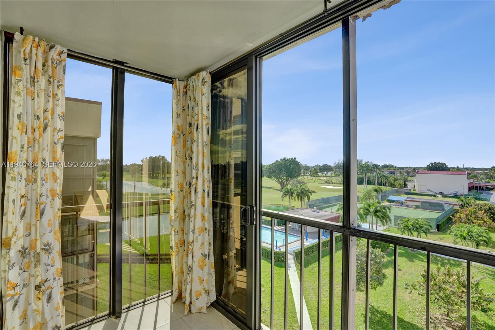 HOLLYBROOK GOLF AND - Residential